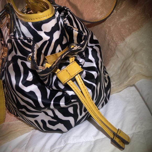 🎁✈️😊Yellow & Zebra Print, Handbag, by Nicole Miller - Picture 4 of 11